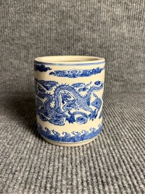 Vintage William Sonoma Blue and White Dragon Porcelain Brush Pot Bitong